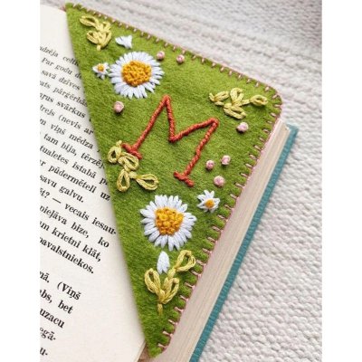 Fashionable National Style Four Seasons Initials Hand-Embroidered Corner Bookmark